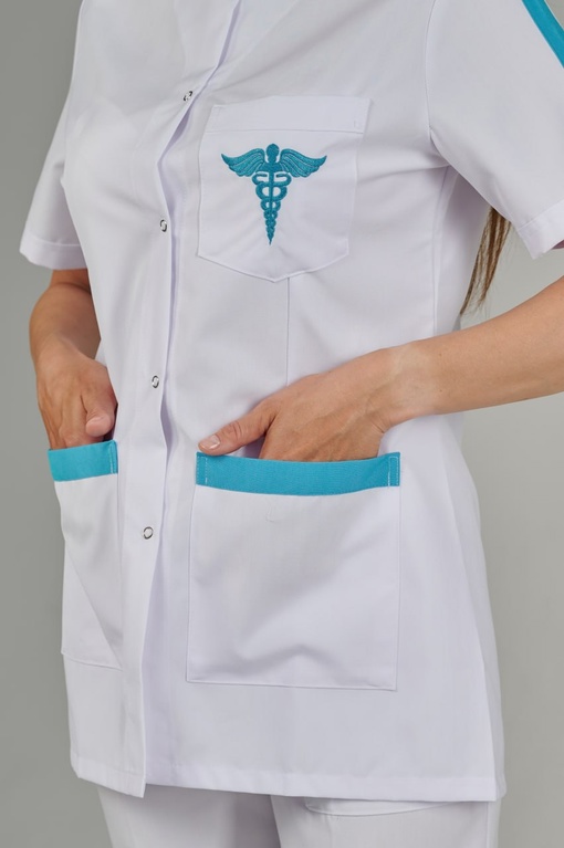 Блуза с вышивкой Medicine